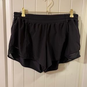 Lululemon Hotty Hot black shorts